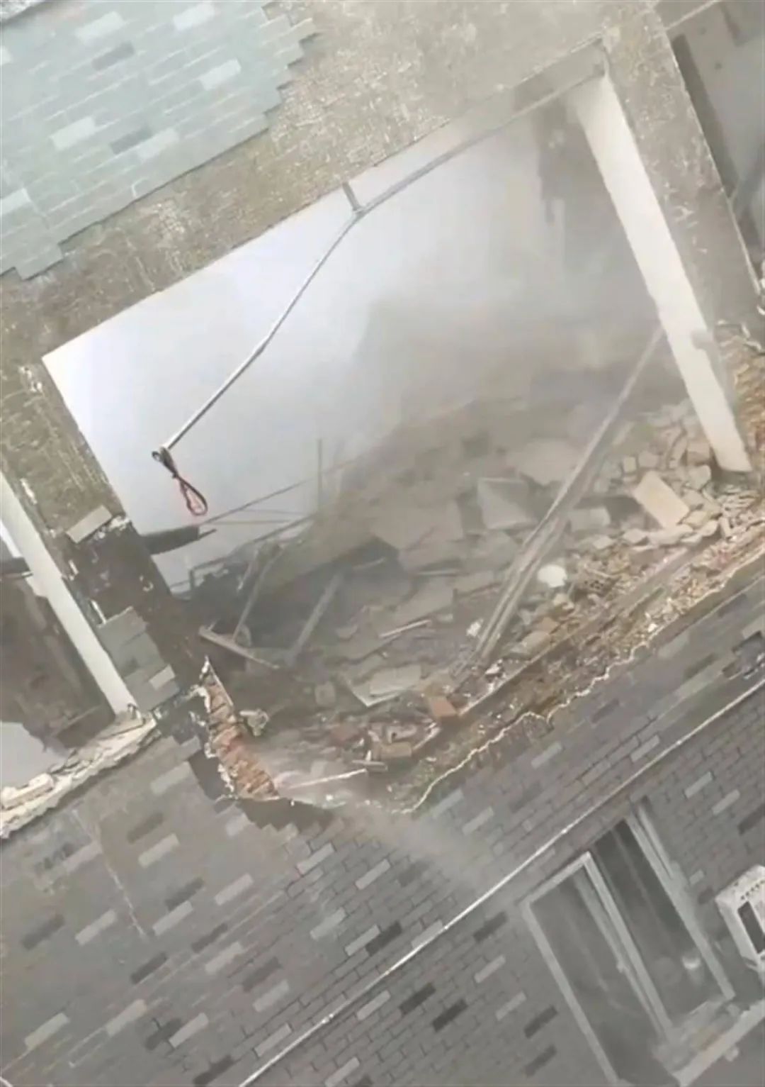 34595 7·6发生一爆燃一爆炸两起事故！共致2死6伤