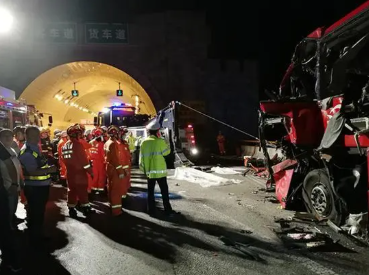 105813 2017陕西安康京昆高速8·10特别重大道路交通事故