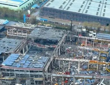 江苏海安一工厂凌晨突发火灾，目前已造成3人死亡，2人失联