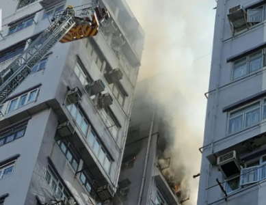 【事故快讯】突发！香港一住宅起火
