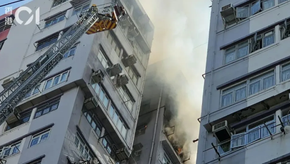 173931 【事故快讯】突发！香港一住宅起火
